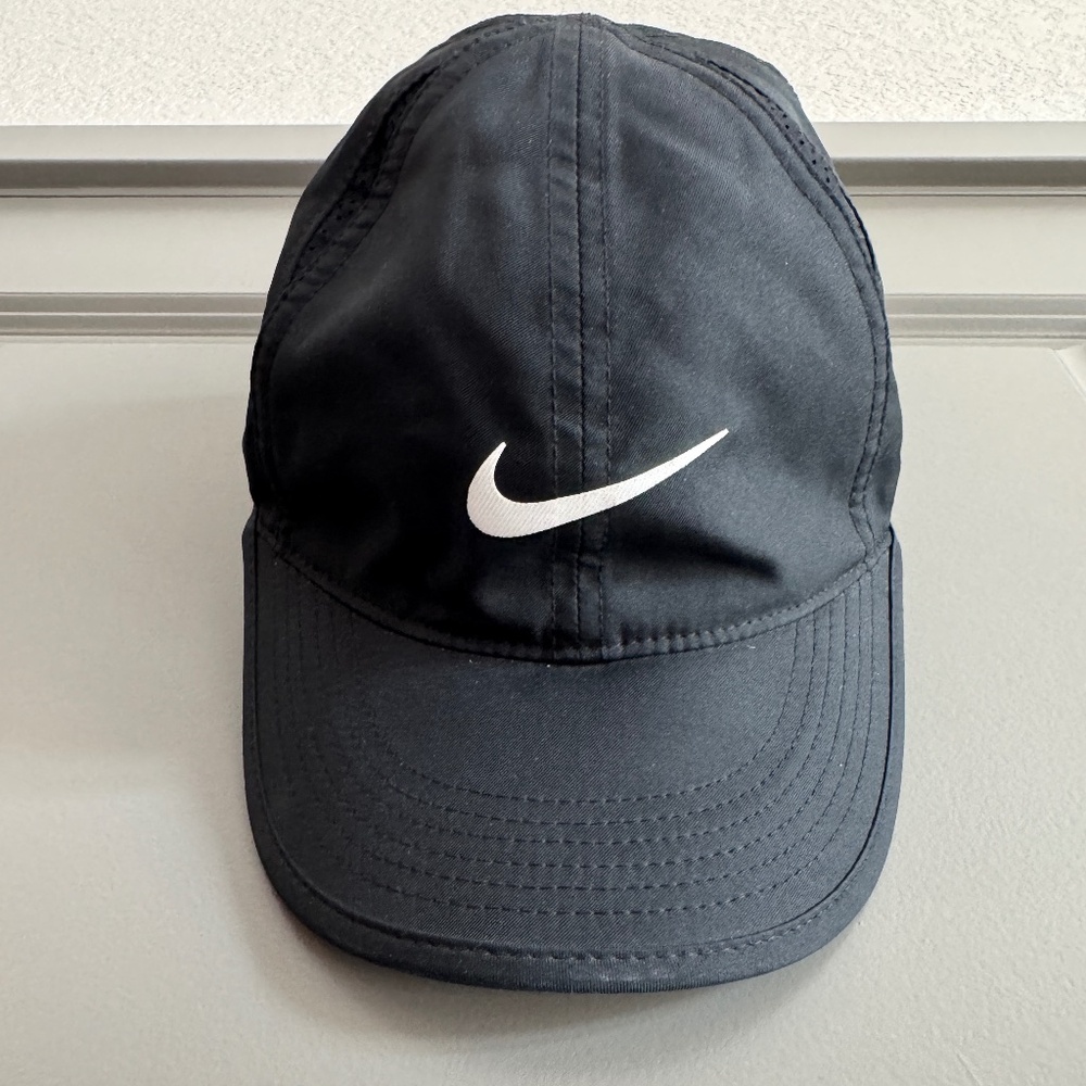 Nike Featherlight Dri-Fit Hat (Adjustable)
